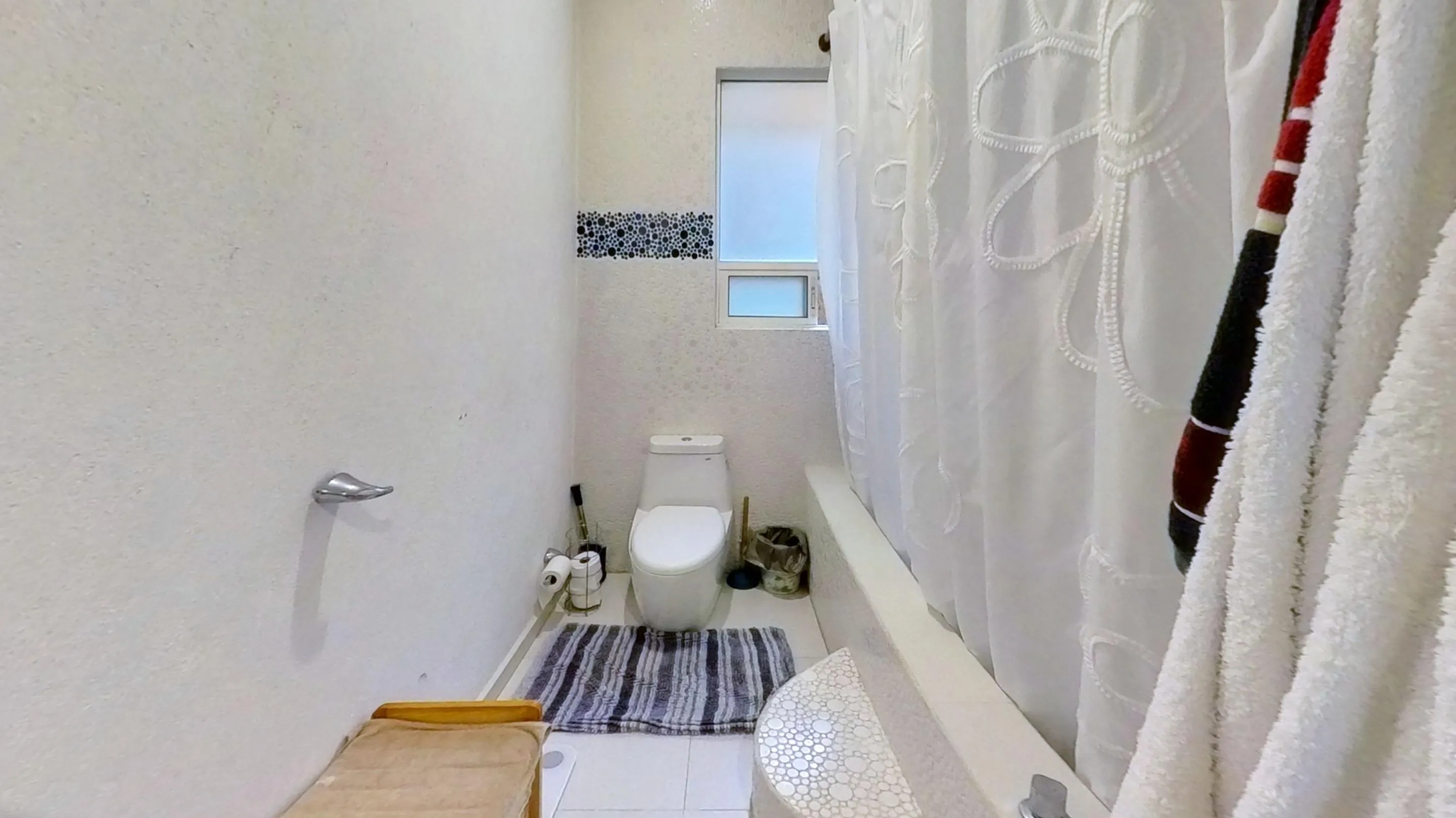 Hermosa y amplia residencia con bellos espacios verdes - 11