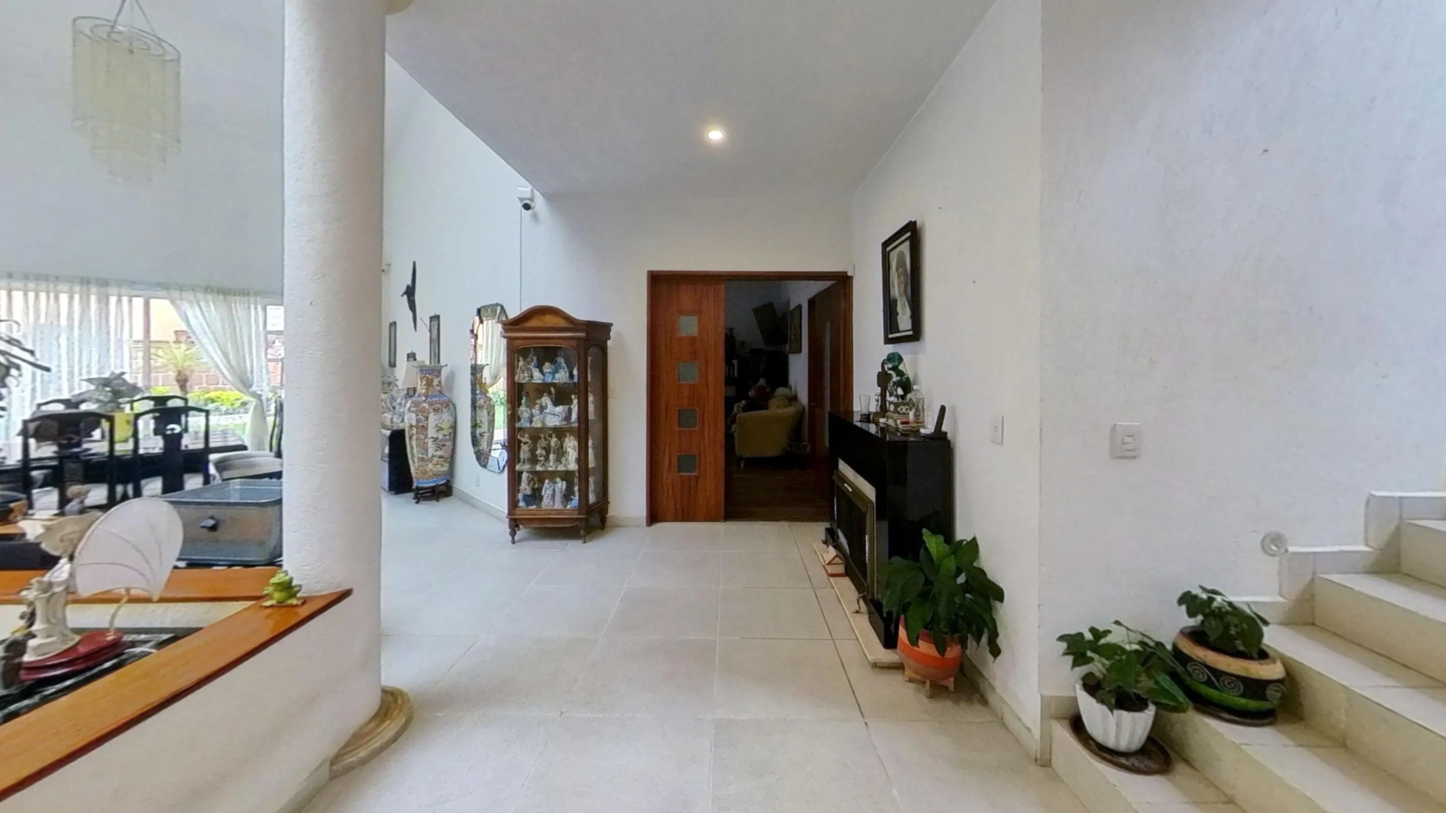 Hermosa y amplia residencia con bellos espacios verdes - 4