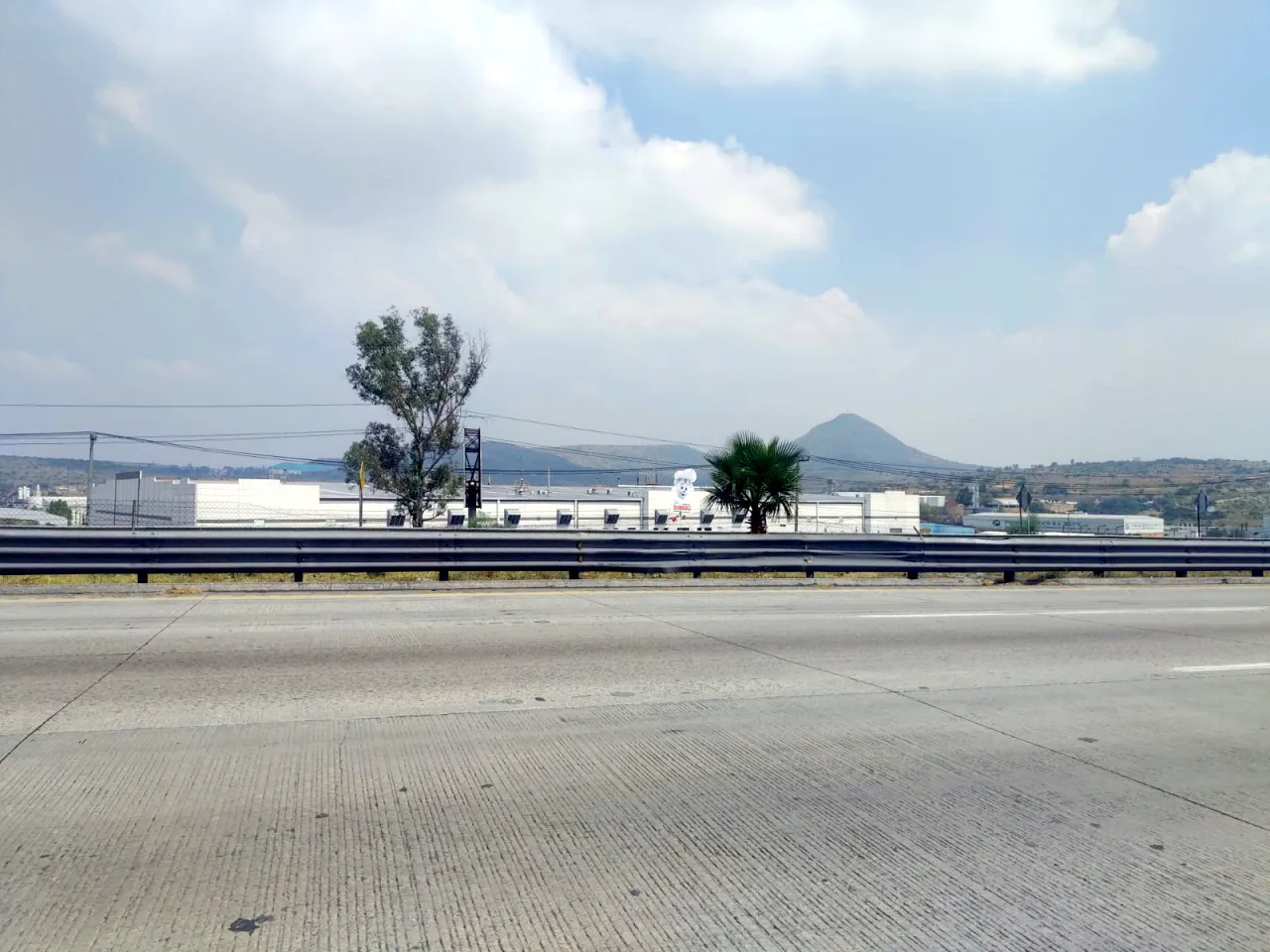 9.5 hectáreas, autopista MEX-QRO - 1
