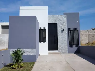 CASA EN FRACCIONAMIENTO  MINA DE PEÑA EN VILLA DE ÁLVAREZ COLIMA, FTE . AL HOSPITAL MATERNO INFANTIL