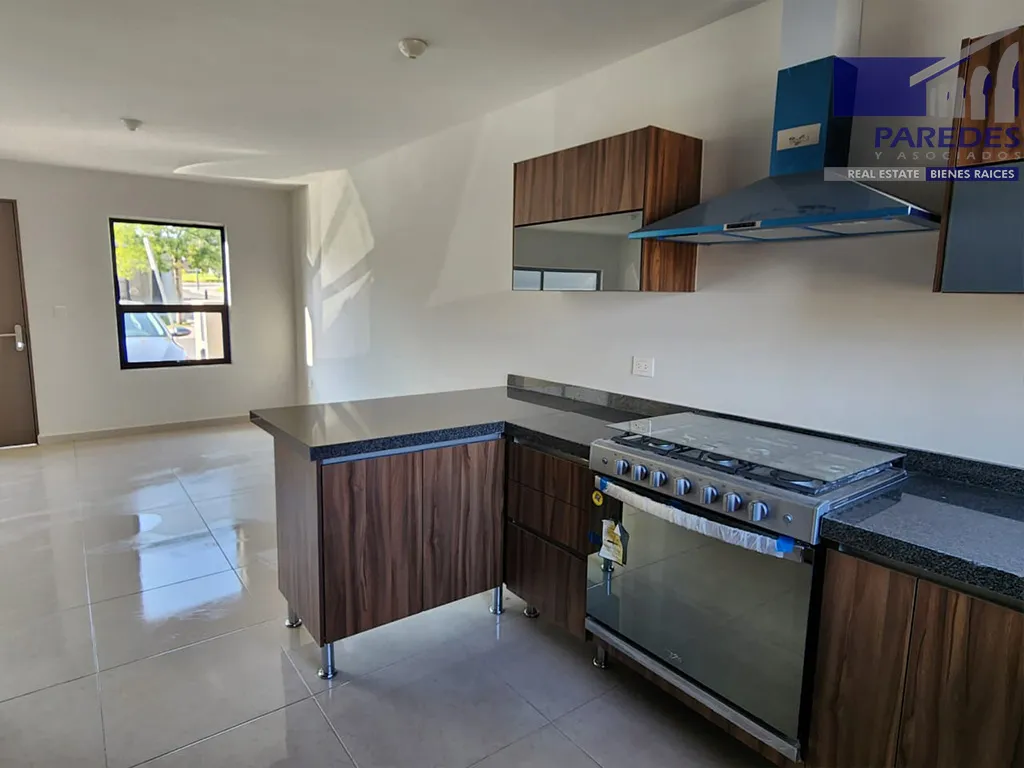 QC102 Casa en venta 4 recámaras Fraccionamiento Zakia El Marques Queretaro — foto 3