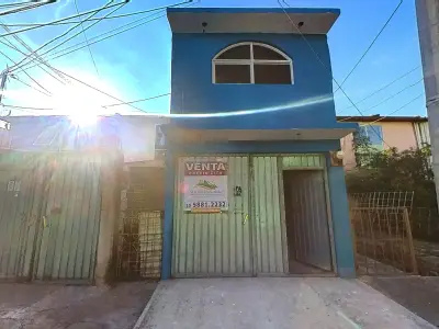 Casa amplia y bién iluminada con cochera