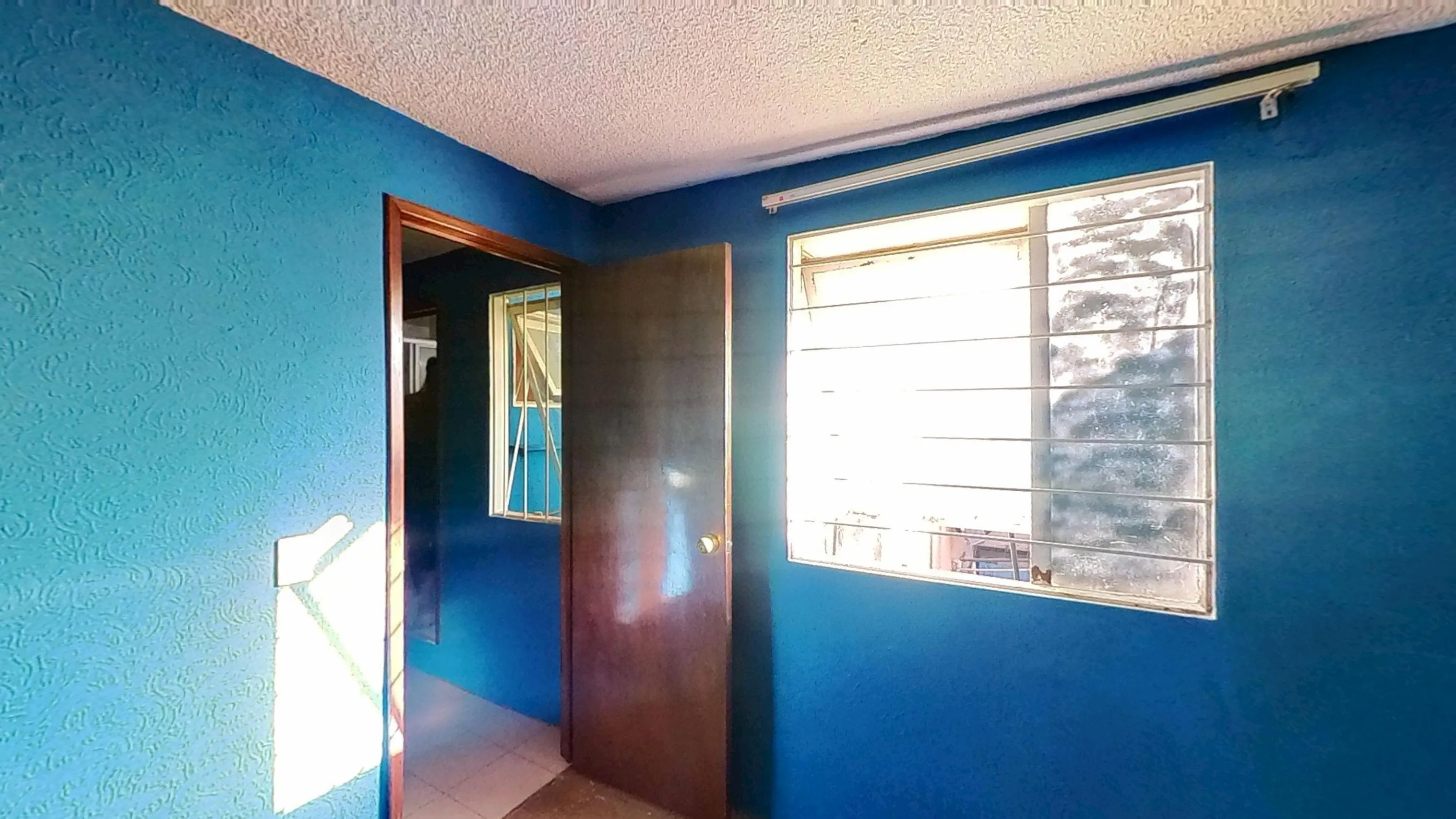 Casa amplia y bién iluminada con cochera - 17