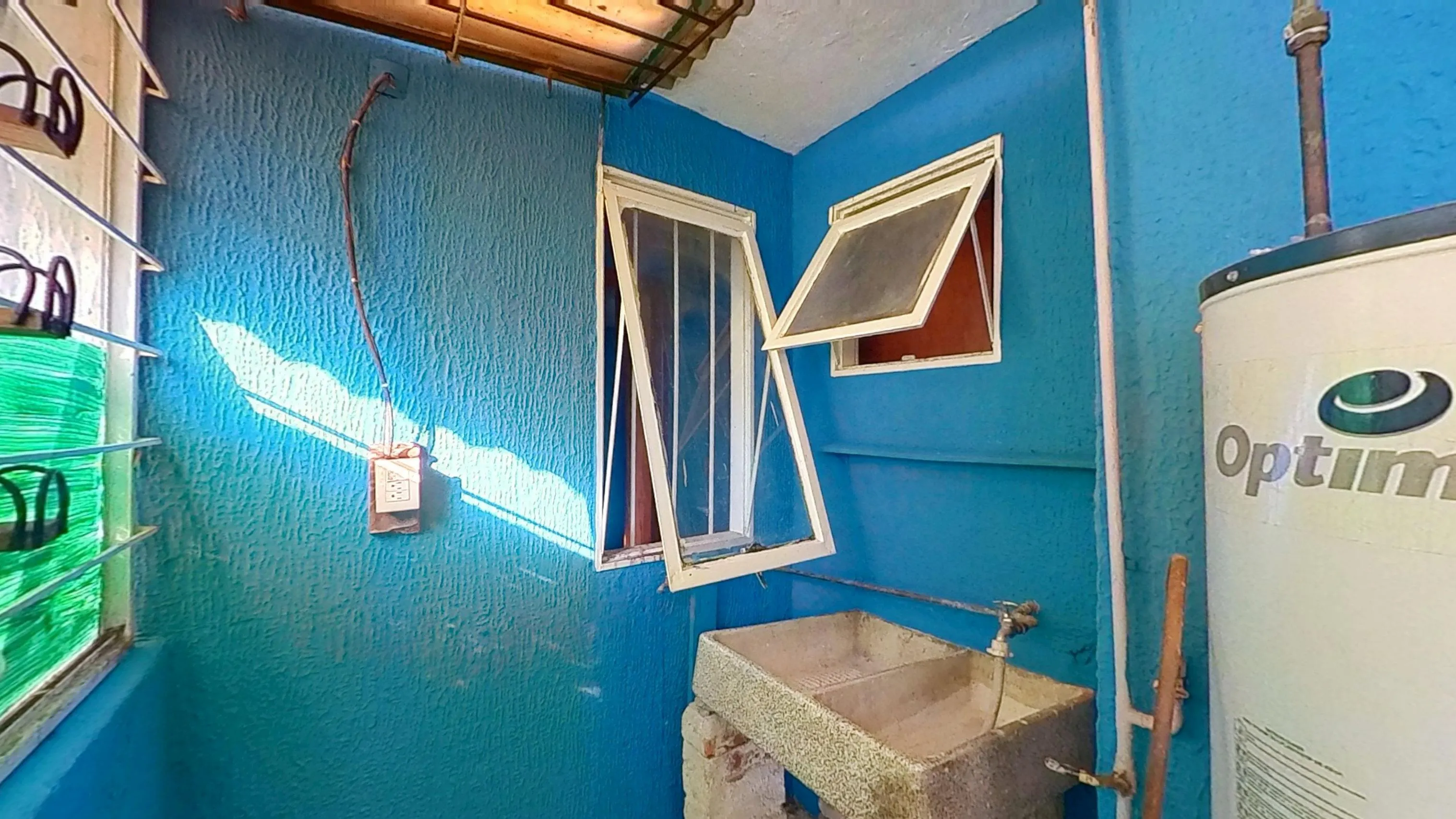 Casa amplia y bién iluminada con cochera - 11