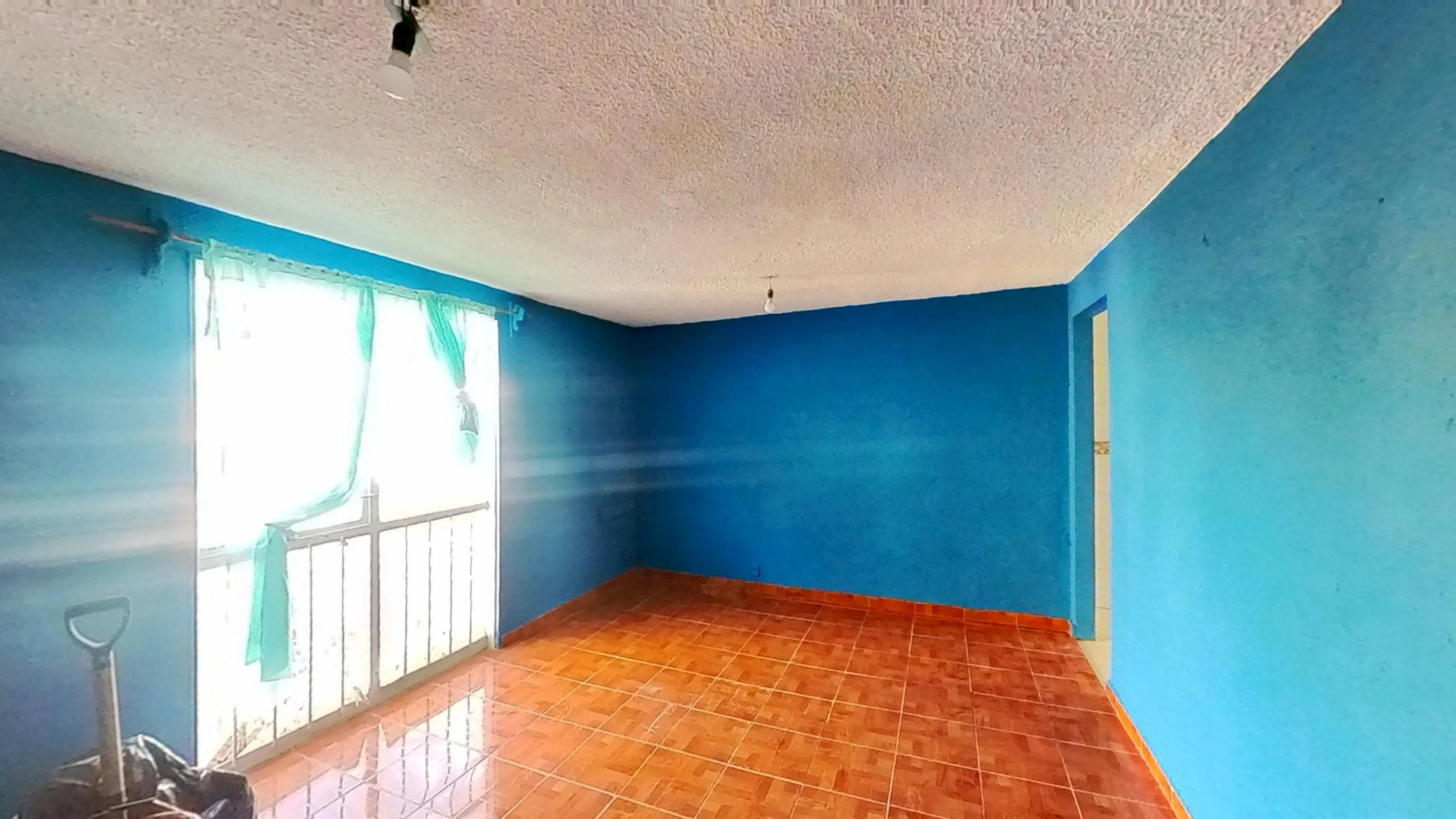 Casa amplia y bién iluminada con cochera - 7