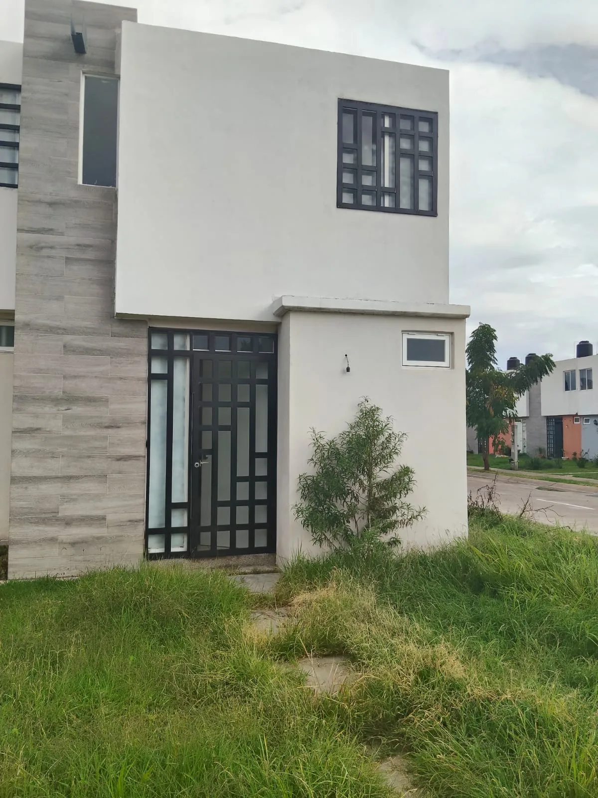 Tu Oportunidad de Invertir Casa en Esquina en Villas Altaria, León - 1