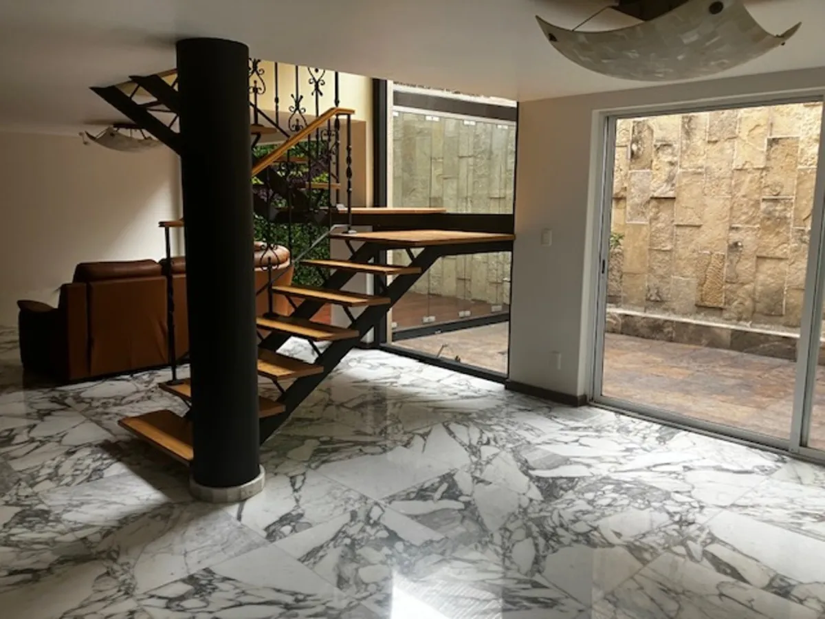 PRECIOSA CASA EN CONDOMINIO CON ACABADOS DE LUJO - 2