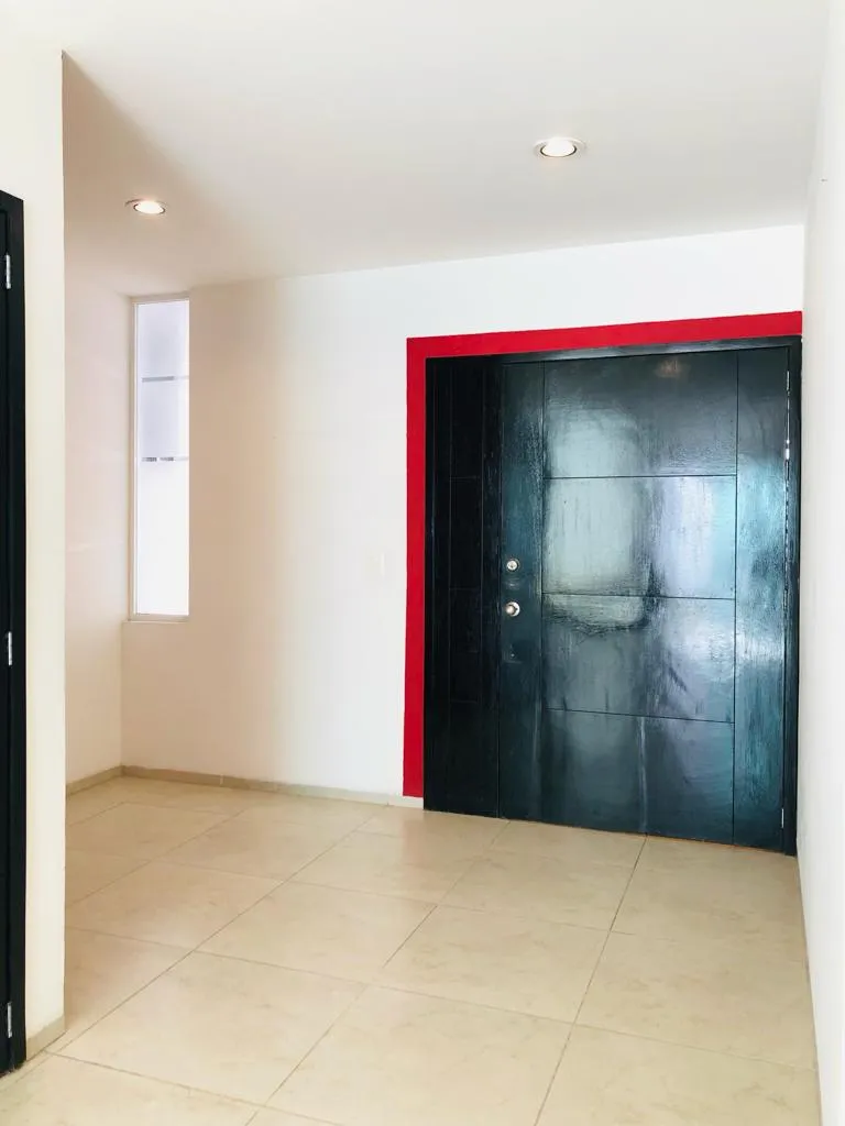 CASA AMPLIA ACABADOS MODERNOS CON GRAN LUZ NATURAL — foto 6