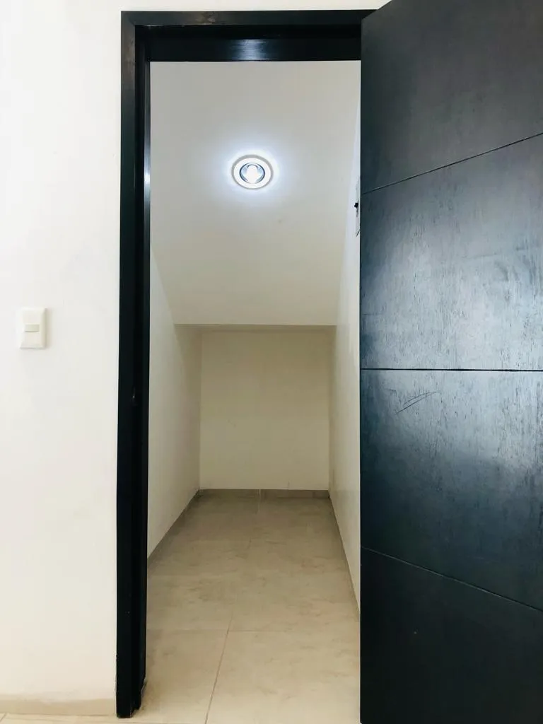 CASA AMPLIA ACABADOS MODERNOS CON GRAN LUZ NATURAL — foto 9