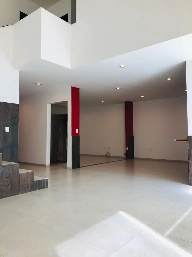 CASA AMPLIA ACABADOS MODERNOS CON GRAN LUZ NATURAL — foto 10