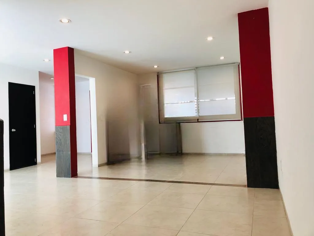 CASA AMPLIA ACABADOS MODERNOS CON GRAN LUZ NATURAL — foto 12