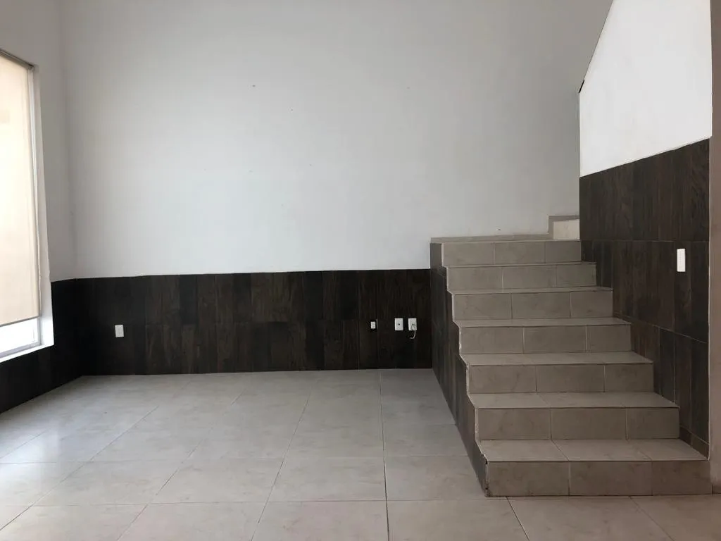 CASA AMPLIA ACABADOS MODERNOS CON GRAN LUZ NATURAL — foto 15