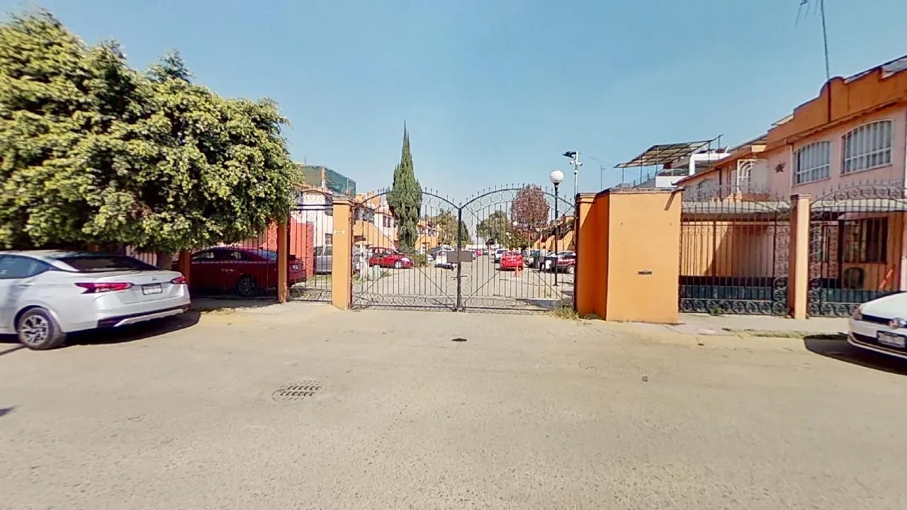 Planta Baja, 2 recamaras, 1 cochera - 1