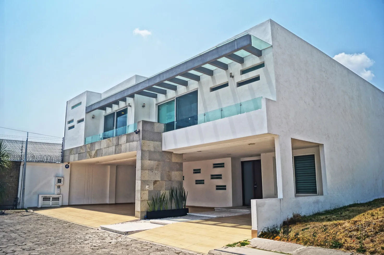 CASA EN VENTA EN PUEBLA FRENTE A LA UNIVERSIDAD IBEROAMERICANA - 1