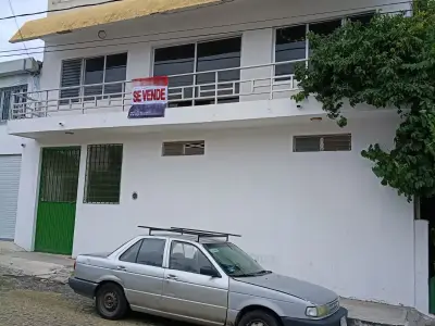 Casa venta en Col. Magisterial, Colima