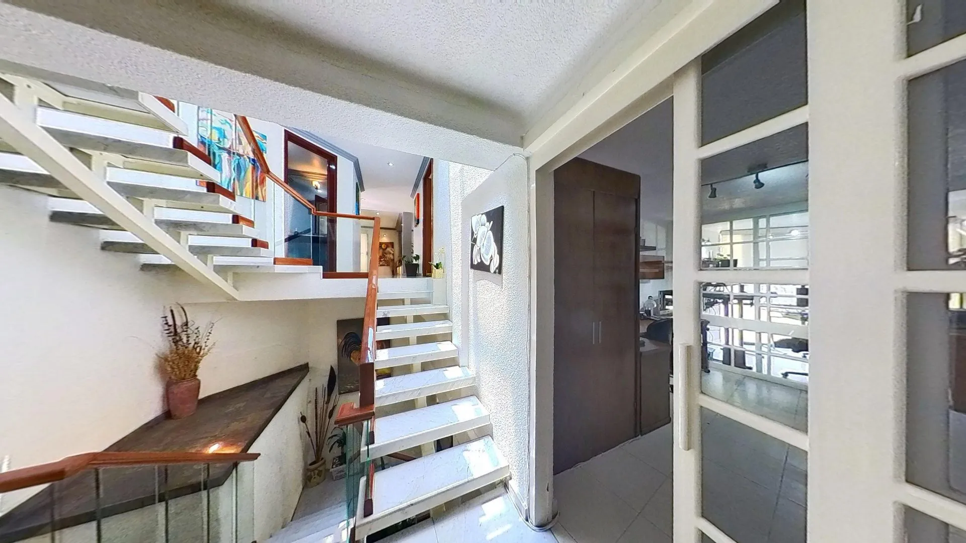 Hermosa residencia en calle cerrada en fraccionamiento - 12