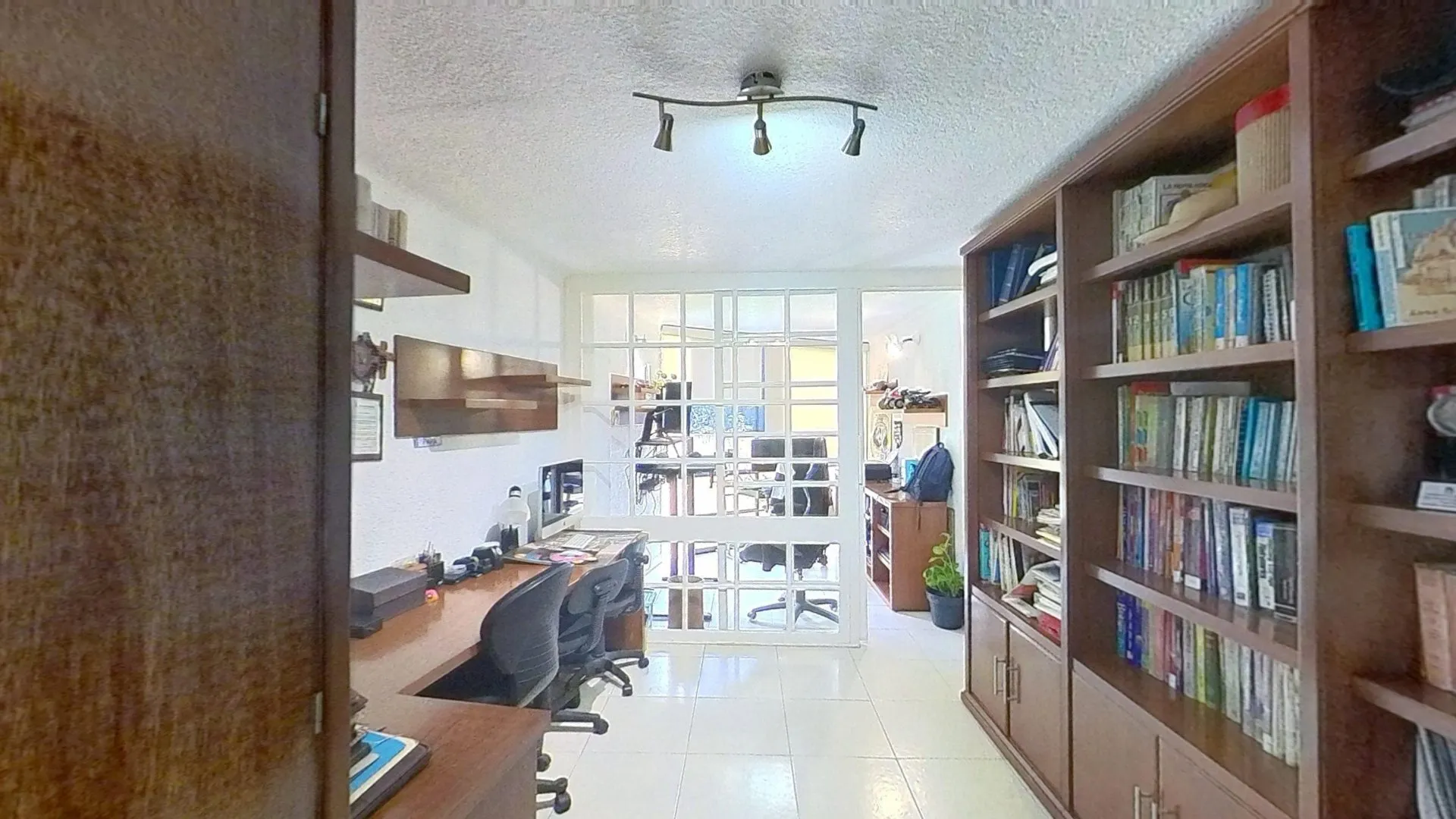 Hermosa residencia en calle cerrada en fraccionamiento - 13