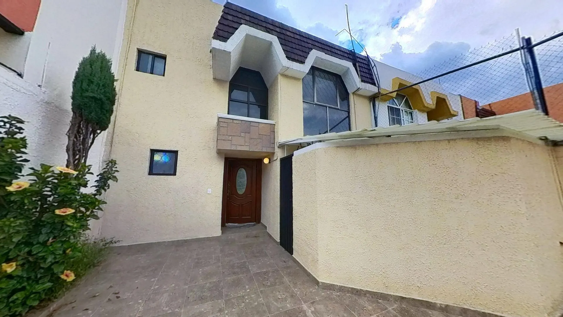 Hermosa residencia en zona exclusiva en Izcalli - 1