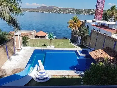 Casa a orilla del lago de Tequesquitengo