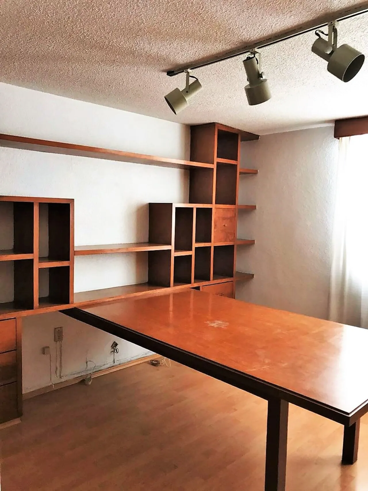 DEPARTAMENTO CON USO DE SUELO, ADAPTADO PARA OFICINAS, DE CINCO CUBÍCULOS + CUARTO DE ARCHIVO - 11