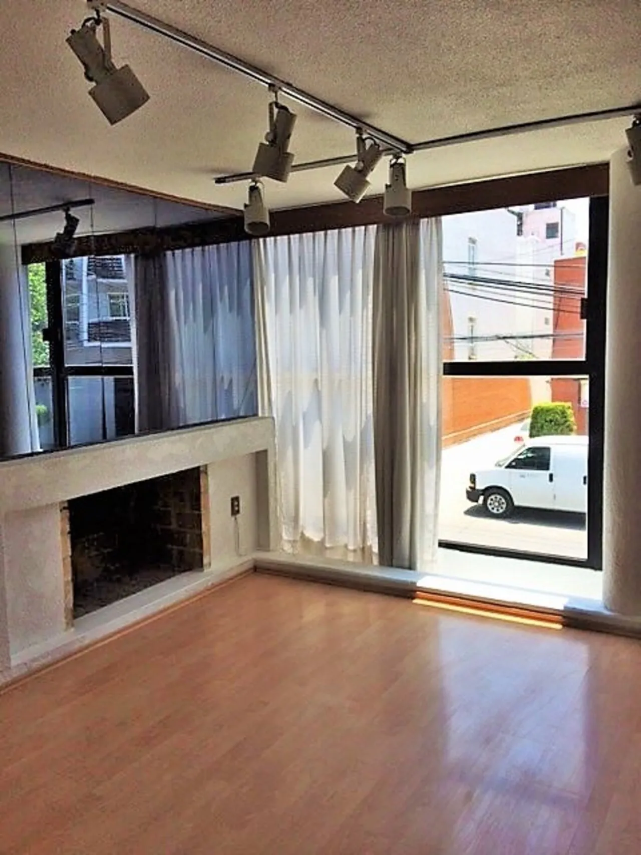 DEPARTAMENTO CON USO DE SUELO, ADAPTADO PARA OFICINAS, DE CINCO CUBÍCULOS + CUARTO DE ARCHIVO - 5
