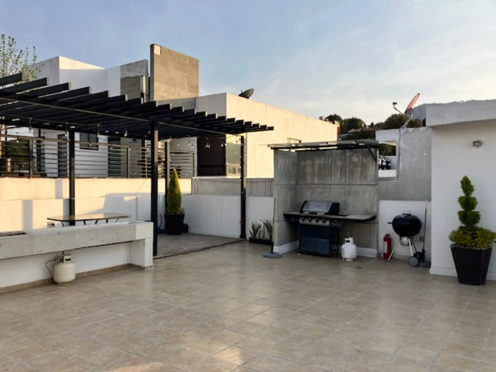 AMPLIO, ILUMINADO Y MODERNO DEPARTAMENTO CON PRECIOSAS VISTAS - 17