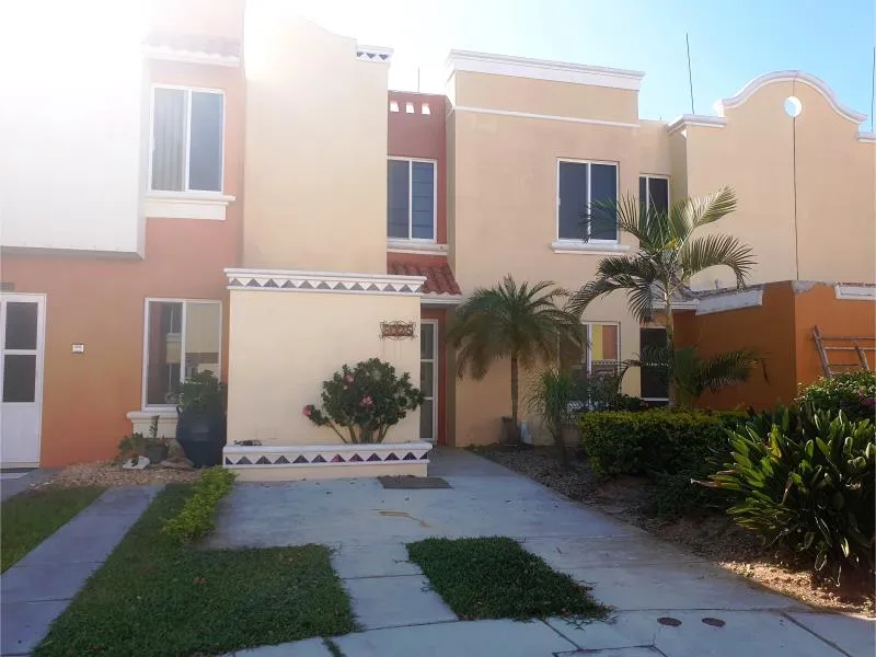 OPORTUNIDAD DE INVERSIÓN- Casa con una recamara en la planta baja y un amplio patio – Villa Marina - 1