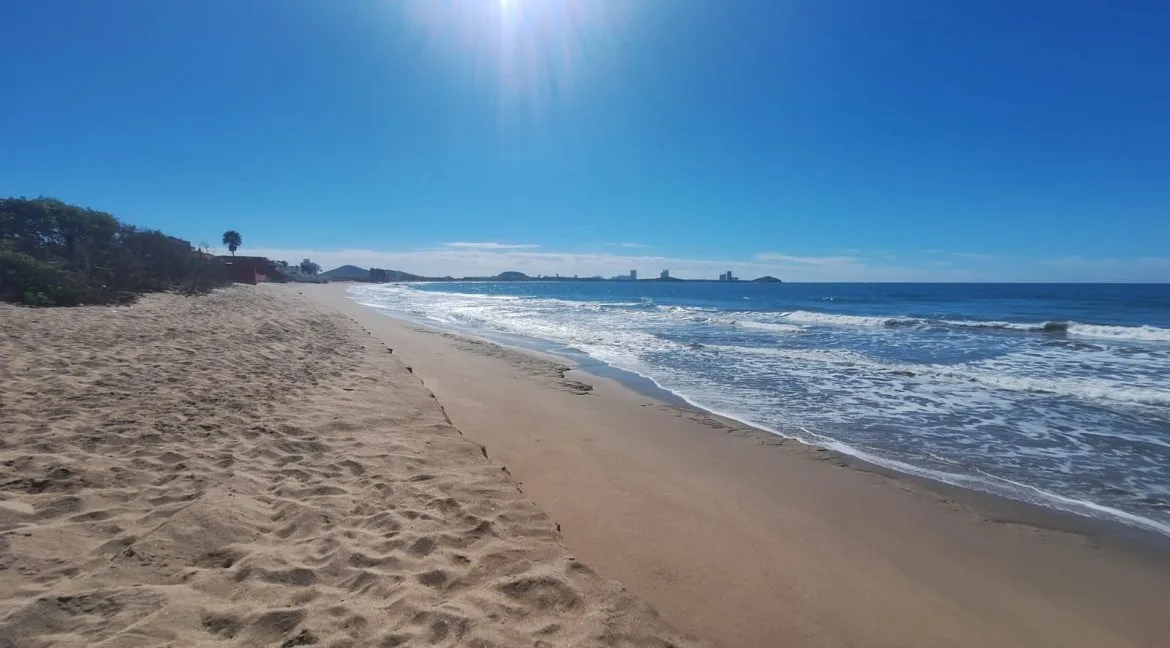Terreno en Venta con 35m de Frente de Playa en el Nuevo Mazatlán - 8
